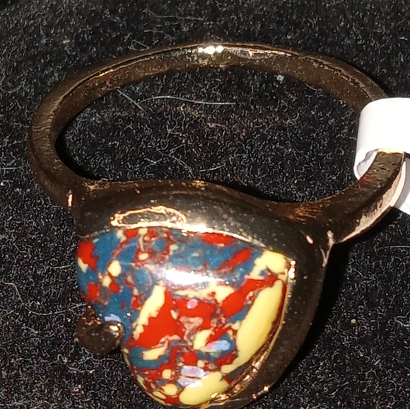 Beautiful Offset Heart Natural Stone And Gold Tone ring for women Size 9.5 - Picture 3 of 7